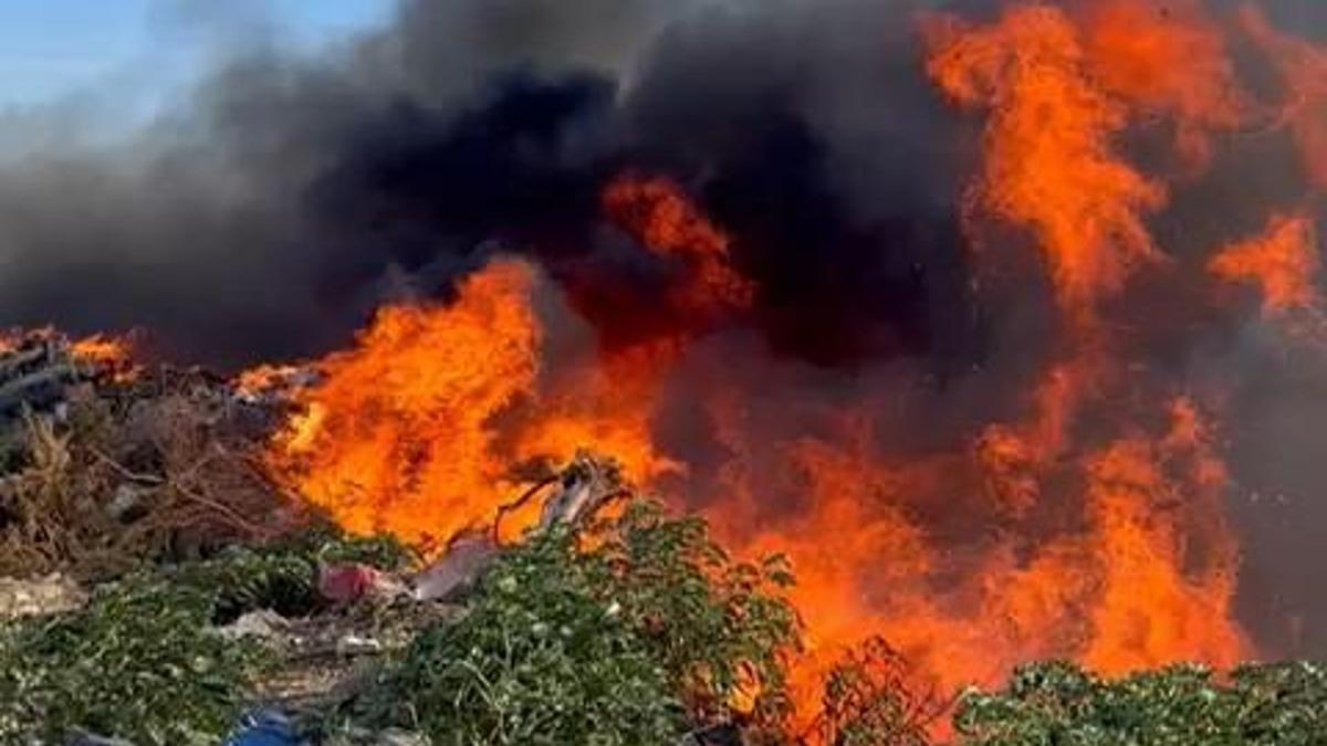 Marmara Adası'ndaki çöplük yangını 2 saatte söndürüldü