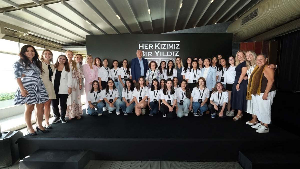 6500 kız öğrenciye Mercedes'ten burs
