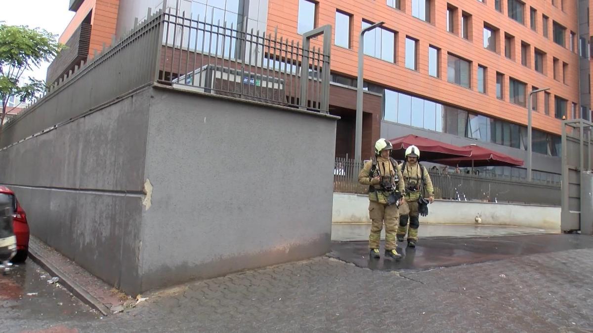 Ataşehir'de üniversitenin laboratuvarında çıkan yangın söndürüldü