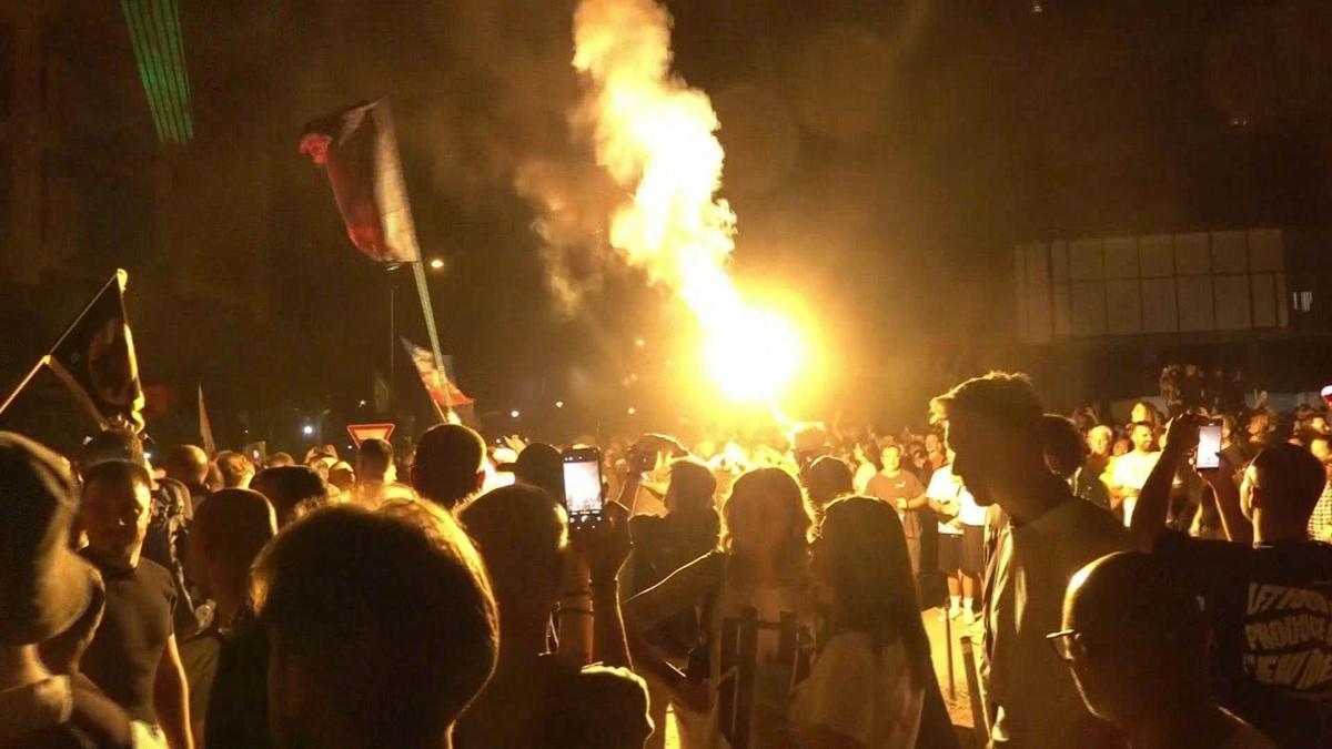 Sırbistan sokakları durulmuyor! Erken seçim isteyen muhalifler yine eylem yaptı