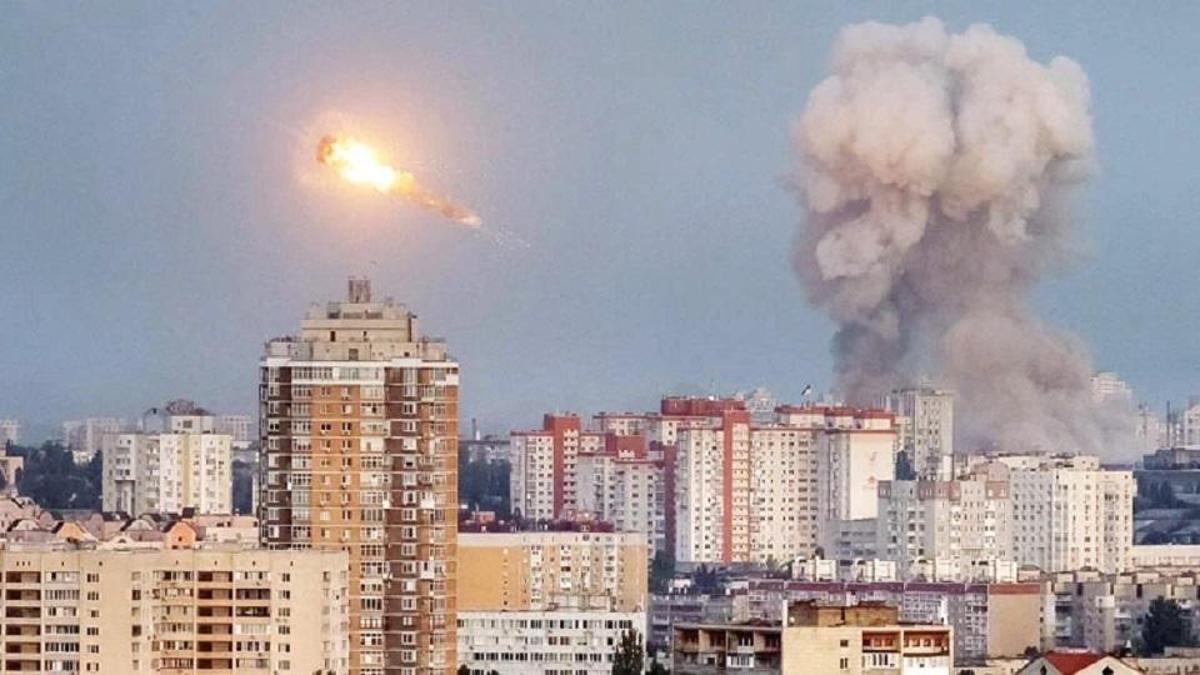 Rusyadan Ukraynaya en büyük hava saldırısı: Kievde hükümet binası vuruldu