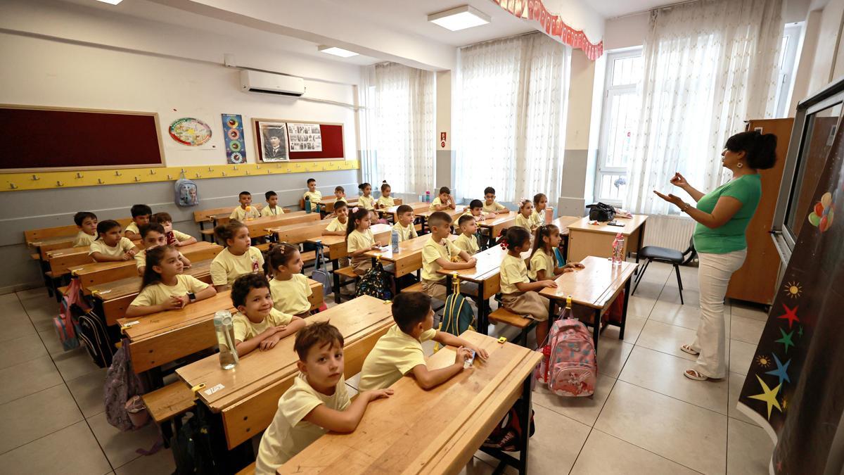 Adana, Mersin, Hatay ve Osmaniye'de öğrenciler dersbaşı yaptı