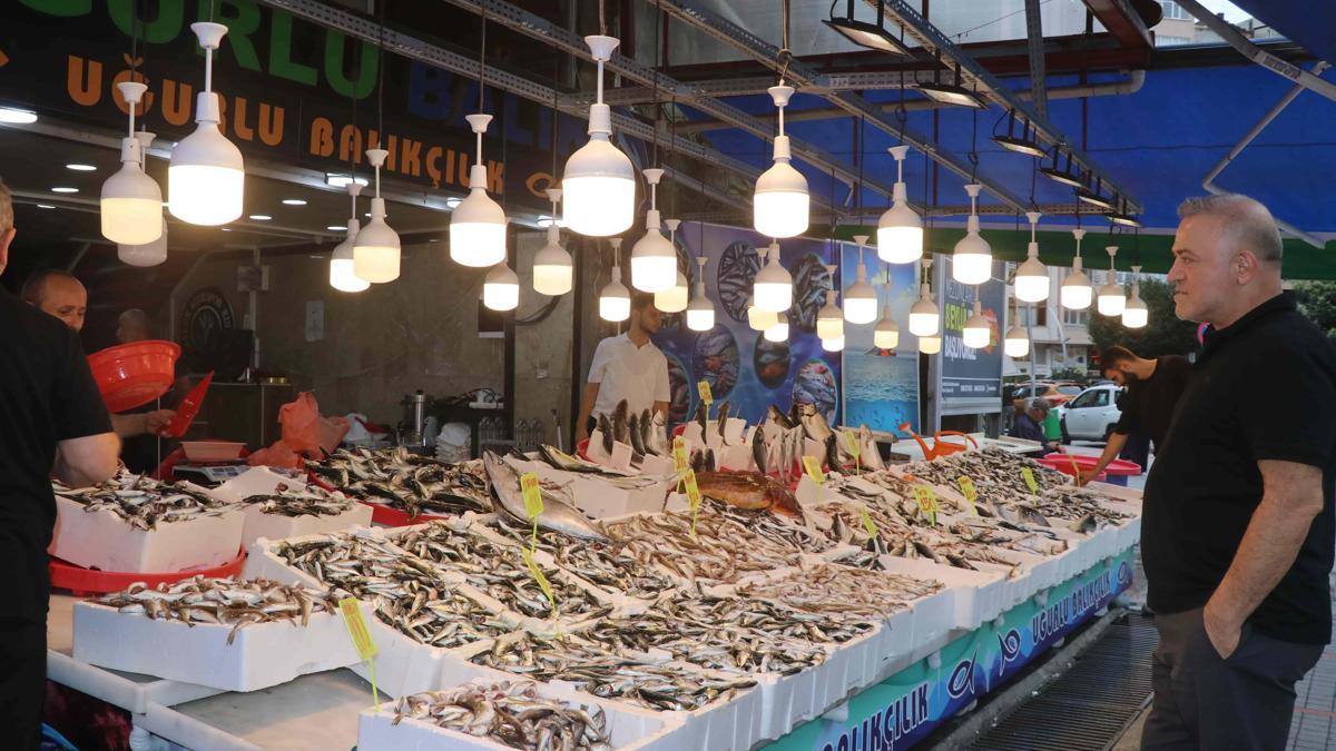 Rizede balık tezgahları bollukla şenlendi