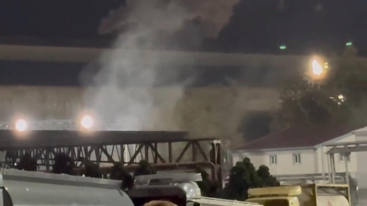 Boya fabrikasındaki kimyasal yüklü tankerde sızıntı