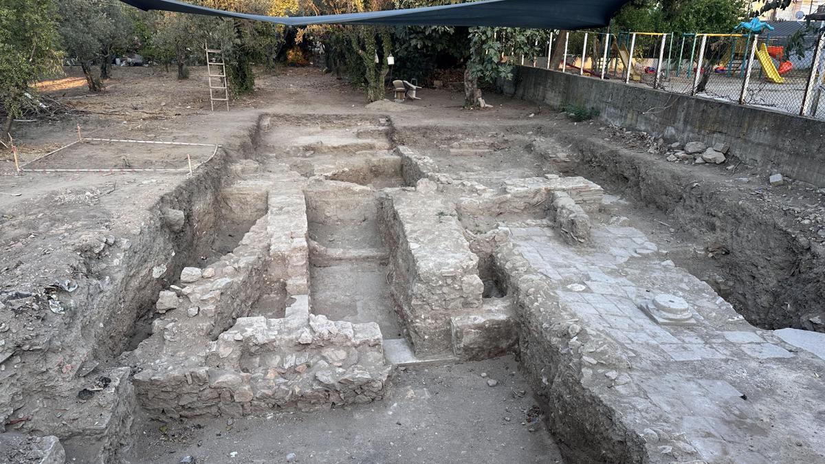 İznikte Roma Dönemine ait mozaiği gün yüzüne çıkarmak için çalışmalar sürüyor