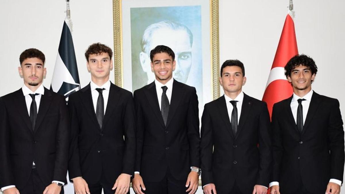 Beşiktaş’ta 5 futbolcuyla sözleşme imzalandı