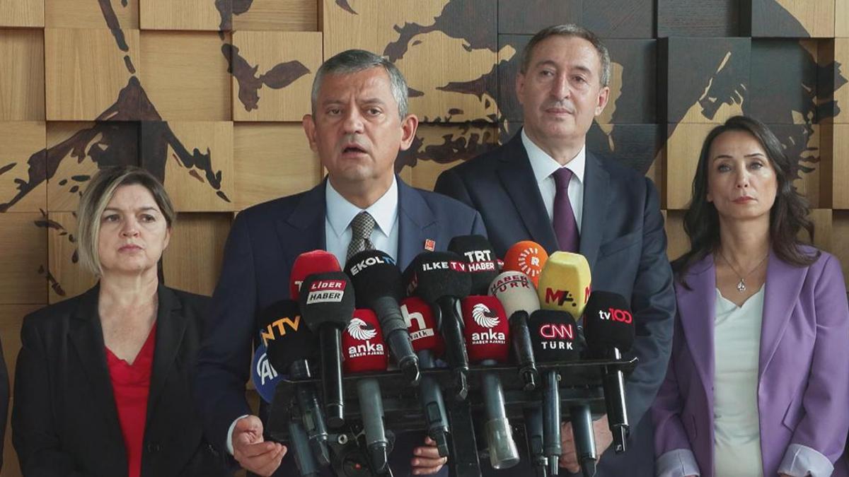 DEM Parti Heyeti'nden Özgür Özel'e ziyaret