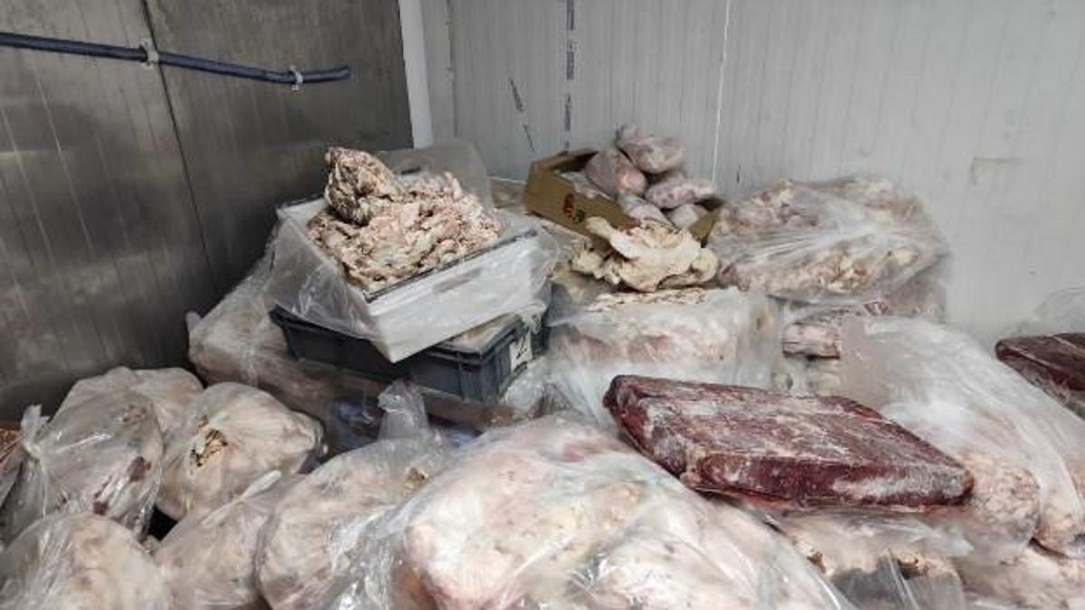 Ankarada 11 bin 250 kilo kaçak et ve tavuk ürünü ele geçirildi