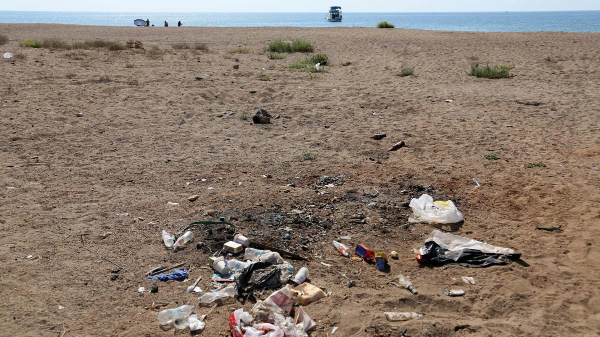 Kumköy sahilinde yine 'çöp manzarası'