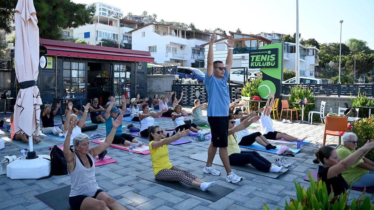 Kuşadası'nda ücretsiz pilates dersleri başladı