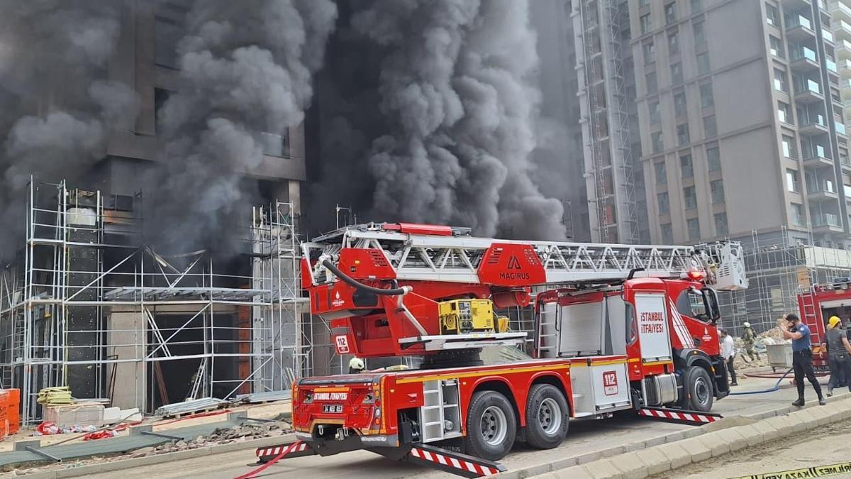 Kadıköy Fikirtepe'de rezidans inşaatında yangın paniği