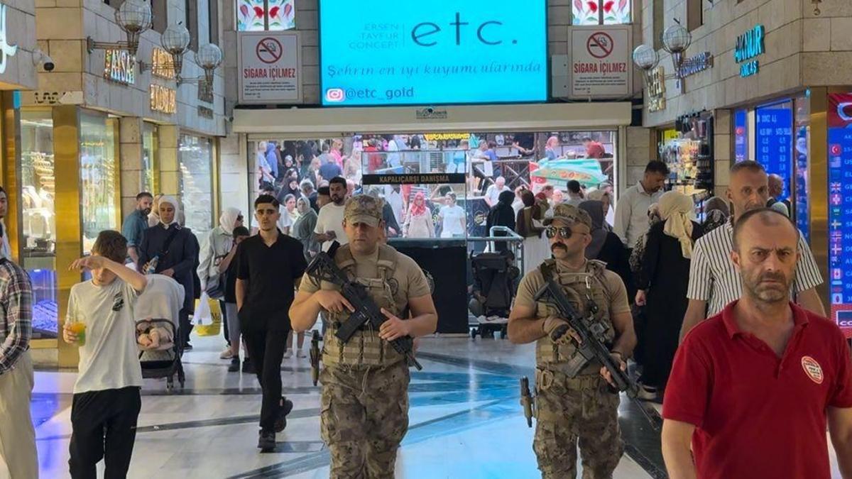 Özel harekat polisleri Kapalıçarşı'da önlem aldı! …