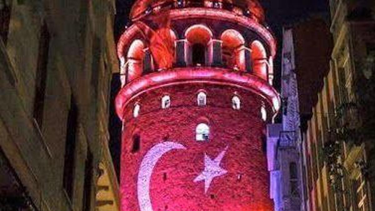 Bakanlıktan milli maç sürprizi: Galata Kulesinde milli maç heyecanı