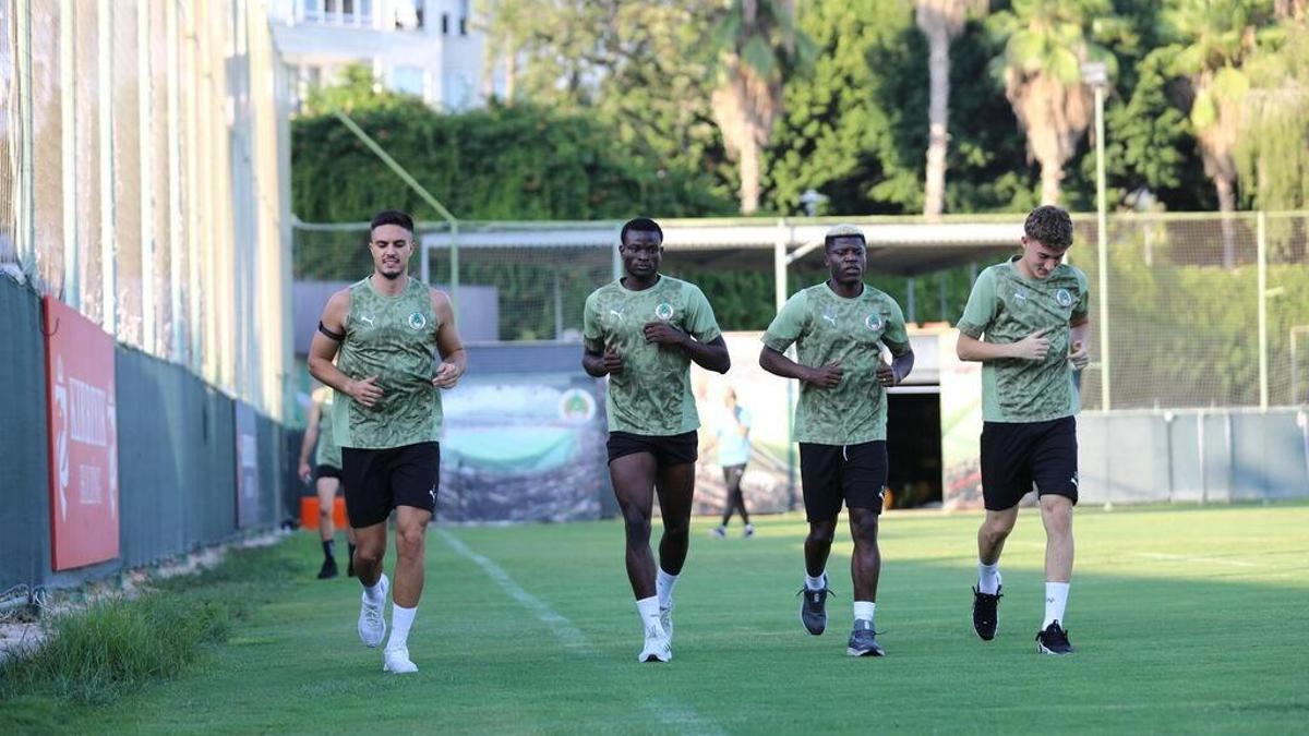 Alanyaspor, Fenerbahçe maçı hazırlıklarına başladı