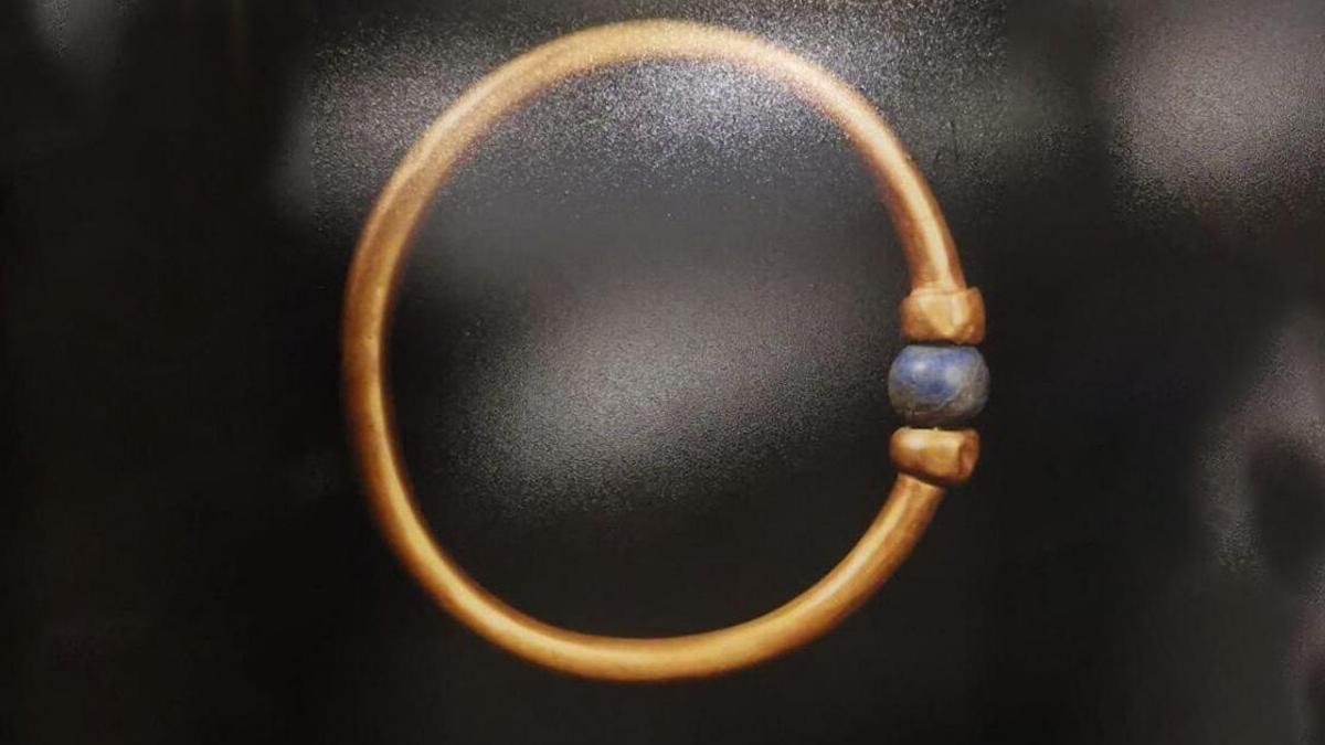 Mısırda 3 bin yıllık altın bilezik kayboldu