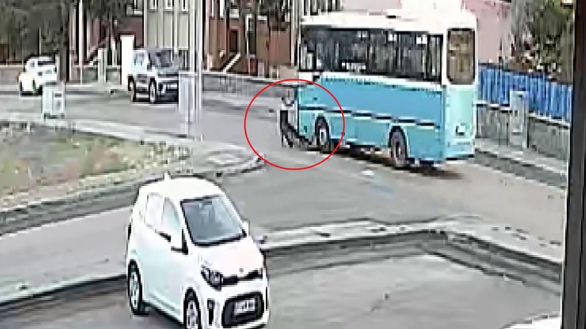 Halk otobüsünün çarptığı bisikletli Beytullah ağır yaralandı; kaza kamerada