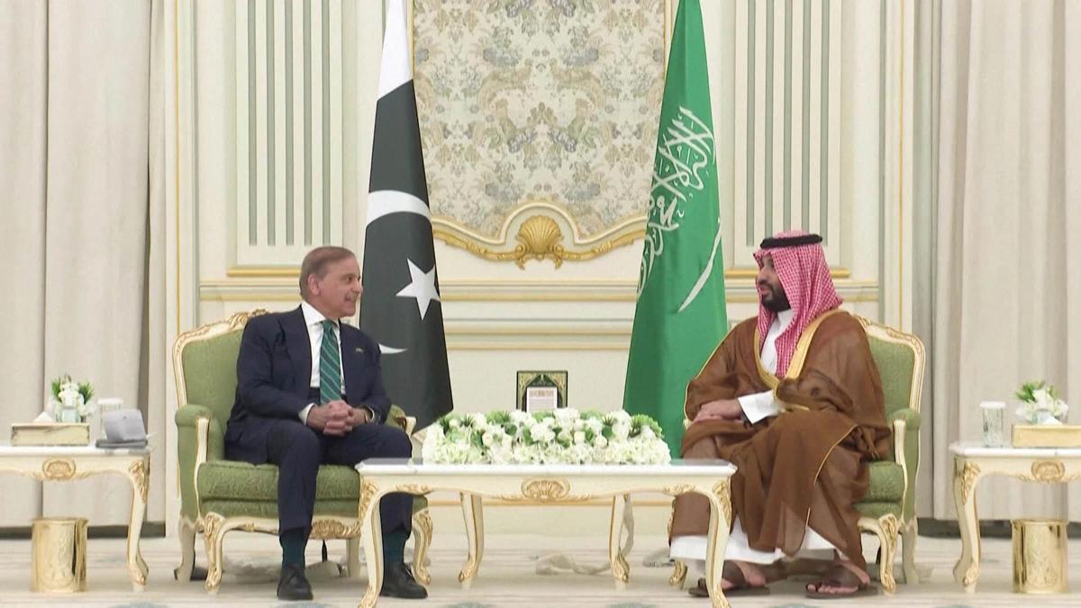 Suudi Arabistan ile Pakistan ortak pakt imzaladı