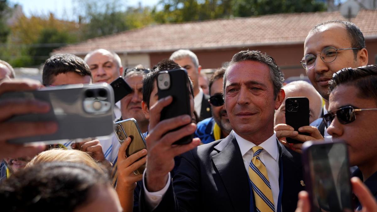 Fenerbahçe kongre üyelerinden Ali Koç’a yoğun ilgi