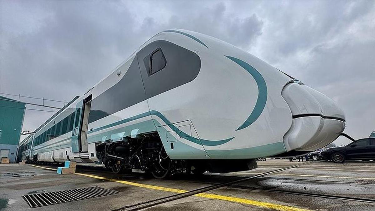 Bakan Uraloğlu duyurdu! Demir yolu araçlarında güneş enerjisi dönemi başladı