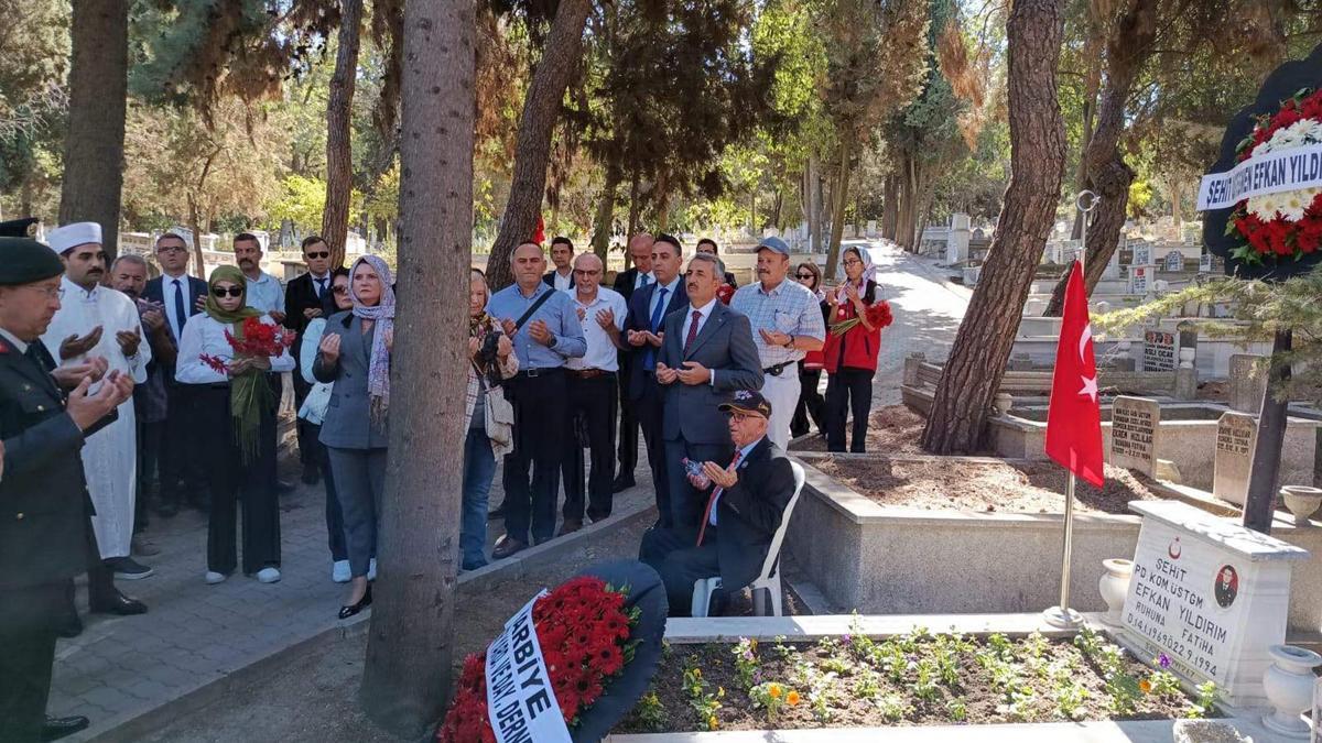 Edirne'de şehit Yıldırım ve Tunca kabirleri başında anıldı