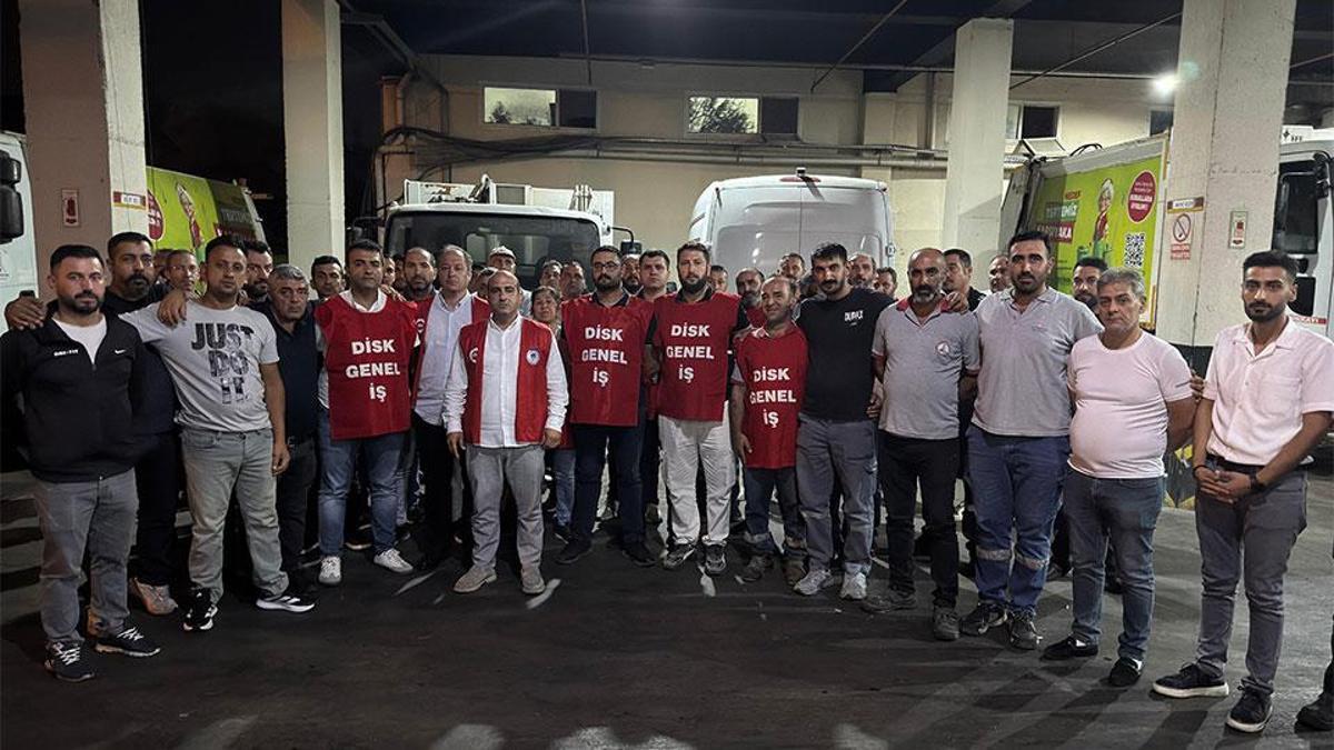 Karşıyaka Belediyesi'nde 5 aydır maaş alamayan işçiler iş bıraktı