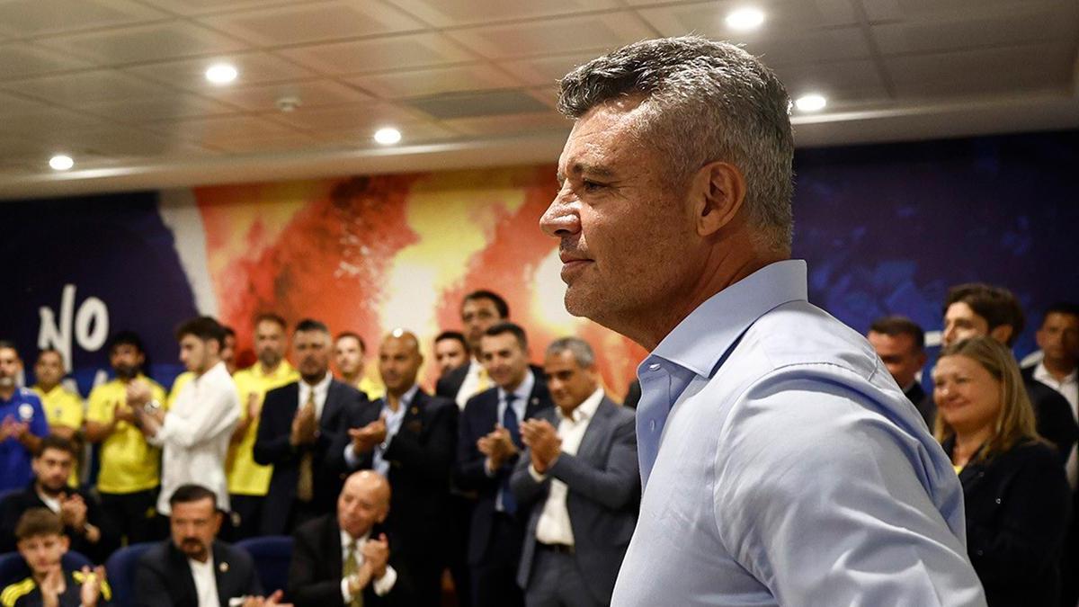 Fenerbahçe’nin yeni başkanı Sadettin Saran’dan, futbolculara ilk sözler! Fenerbahçe’nin yeni başkanı Sadettin Saran’dan, futbolculara ilk sözler!