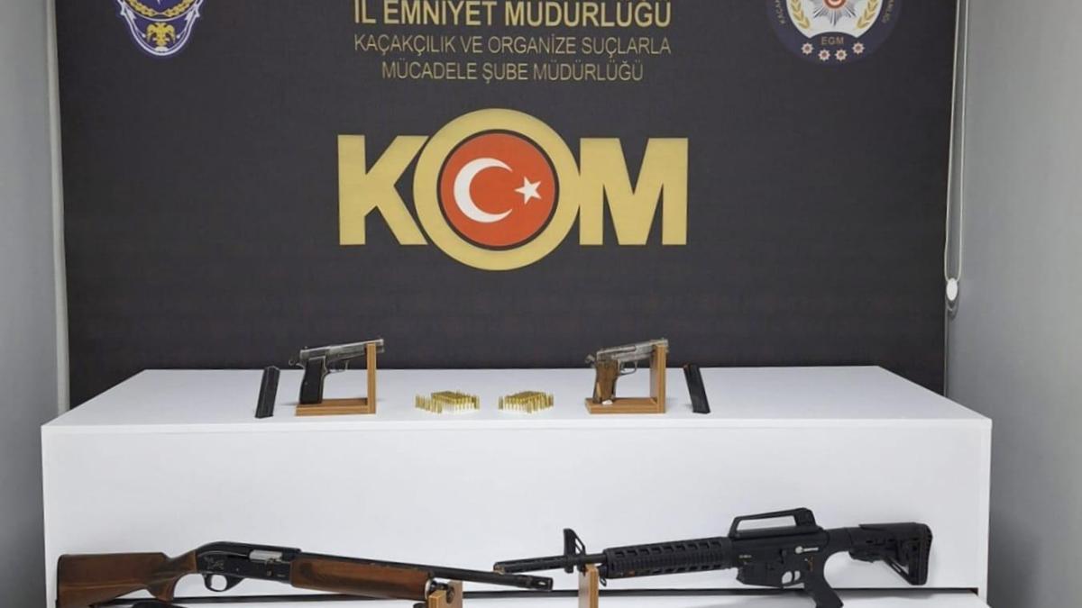 Niğdede silah teşhir eden 4 kişi yakalandı