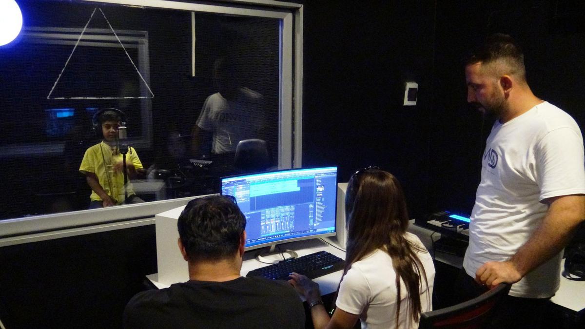 Şırnakta, gençlerden Neşet Ertaşa vefa klibi