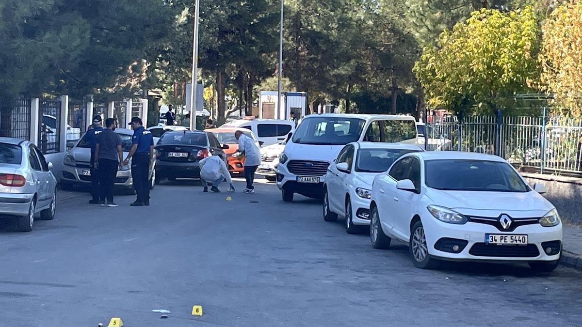 Batmanda lise önünde iki grup arasında silahlı kavga