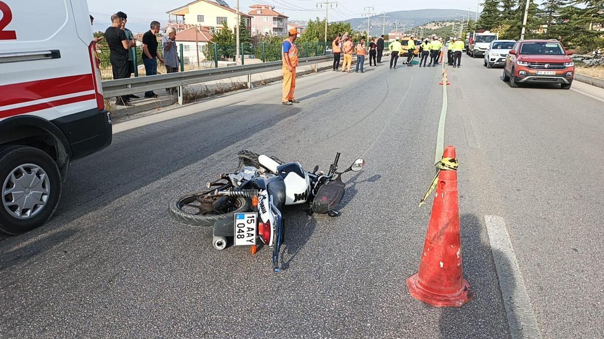 Burdur'da feci kaza! Motosikletiyle bariyere çarpan sürücü hayatını kaybetti