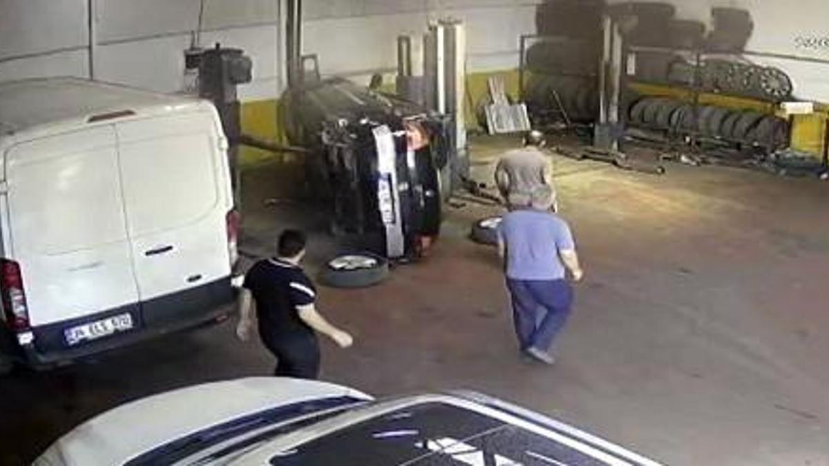 İstanbul- Arnavutköy'de otomobil liftten düştü; tamirci son anda kurtuldu