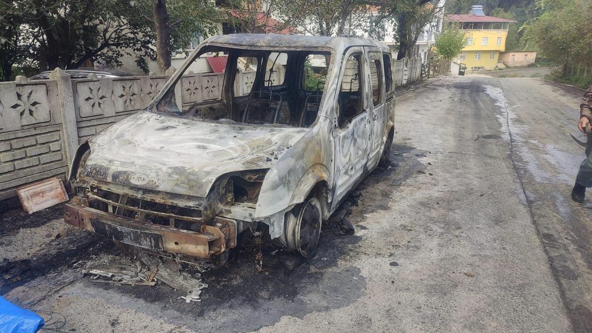 Samsun'da şehit babasına ait araç kundaklandı