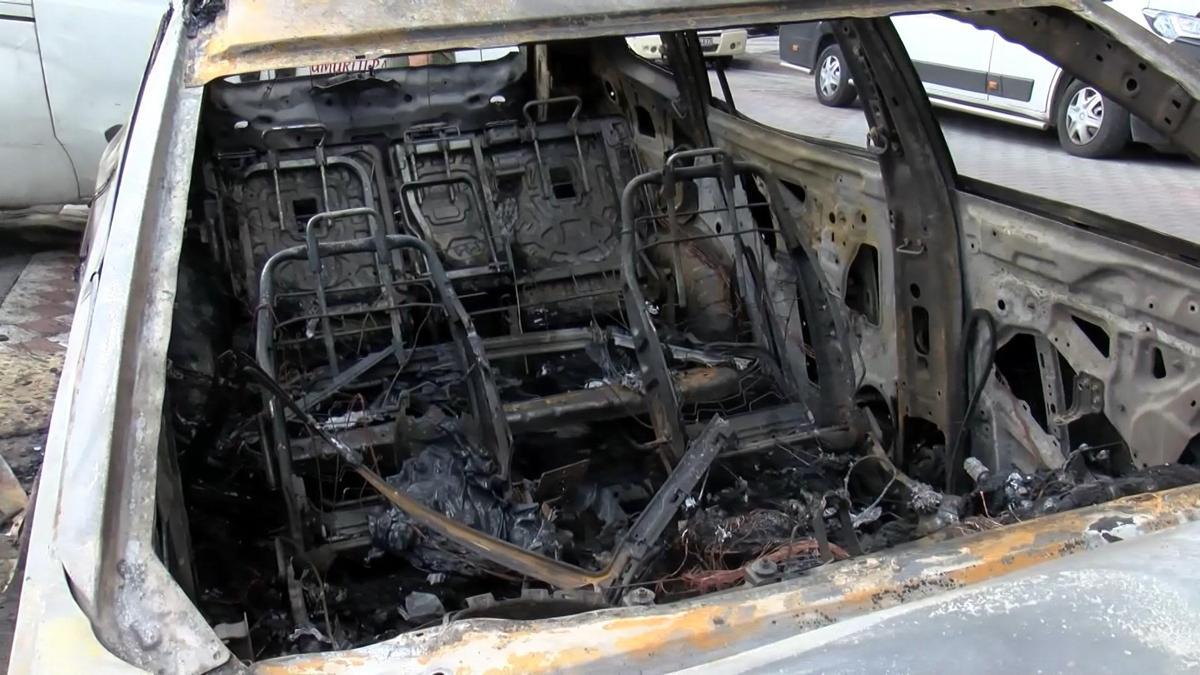 Şoke eden olay: Para vermeyen kardeşine kızdı, 3 aracı yaktı