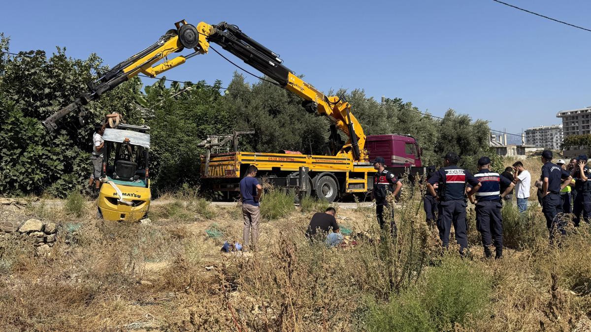 Forklift şarampole devrildi: 1 ölü