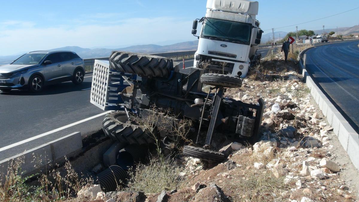 Kilis'te mikser traktöre çarptı; 1 yaralı