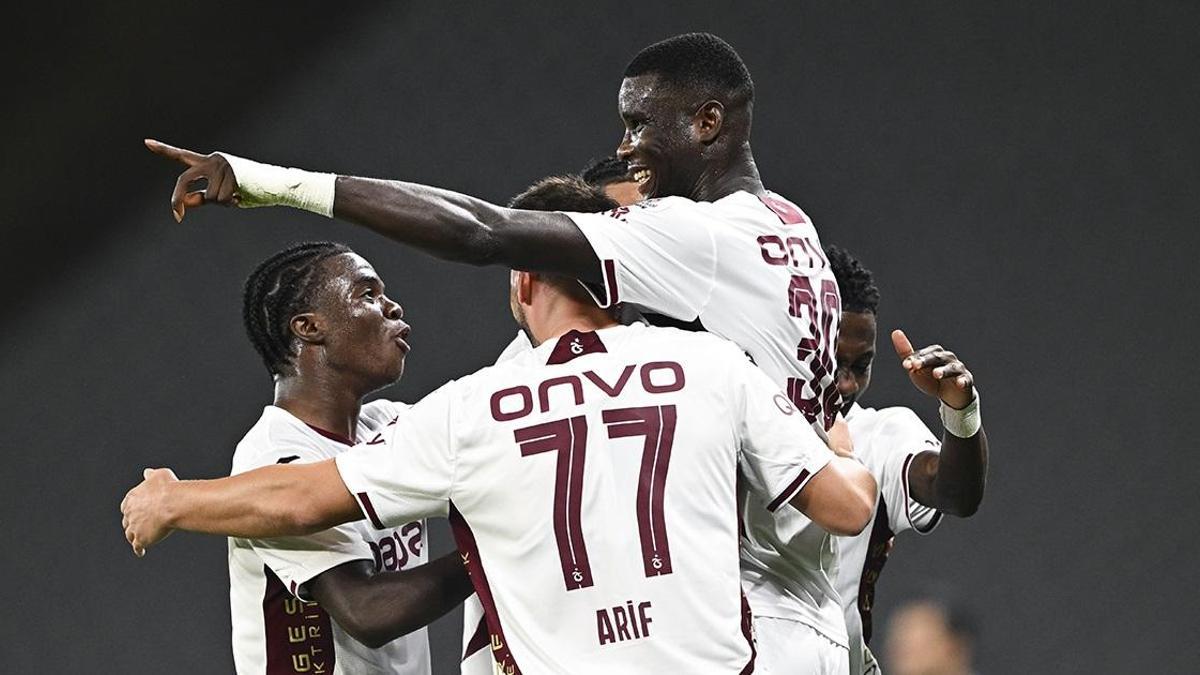 Fatih Karagümrük 3-4 Trabzonspor Maç Özeti | Fırtına, gol düellosunu kazandı Fatih Karagümrük 3-4 Trabzonspor Maç Özeti | Fırtına, gol düellosunu kazandı
