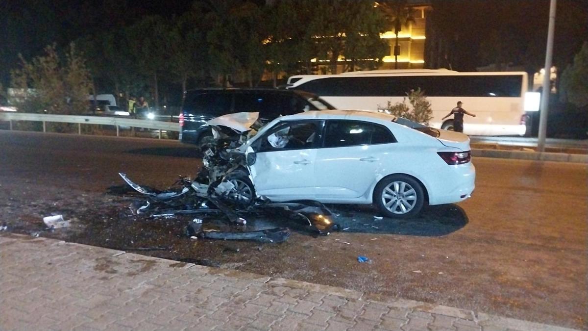 Antalya'da feci kaza! 2 ölü, 2 yaralı