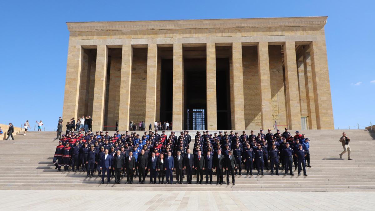 Mersinli itfaiyeciler Anıtkabir'de