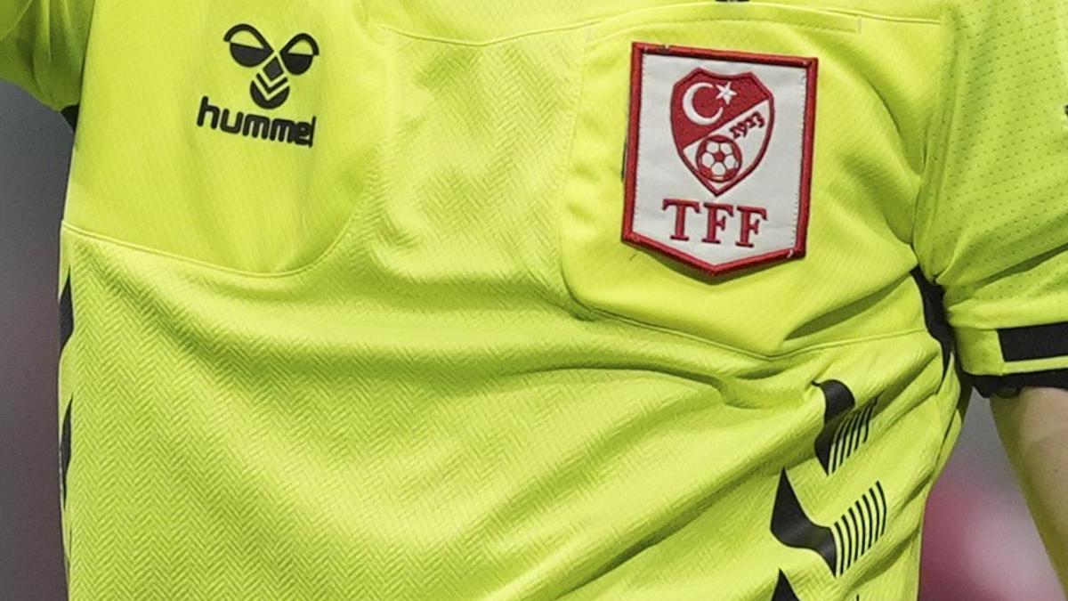 Altay-Eskişehirspor maçının hakemi Emre Kaya'ya bıçaklı saldırı