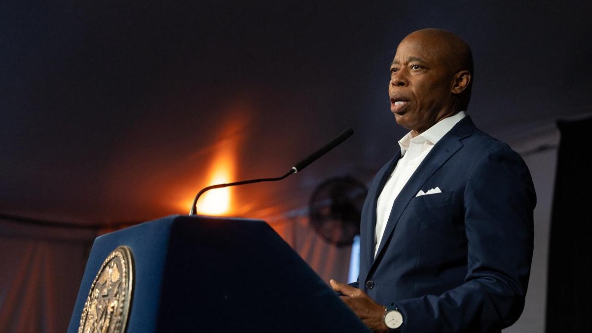 New York Belediye Başkanı Adams, seçim kampanyasından çekildi