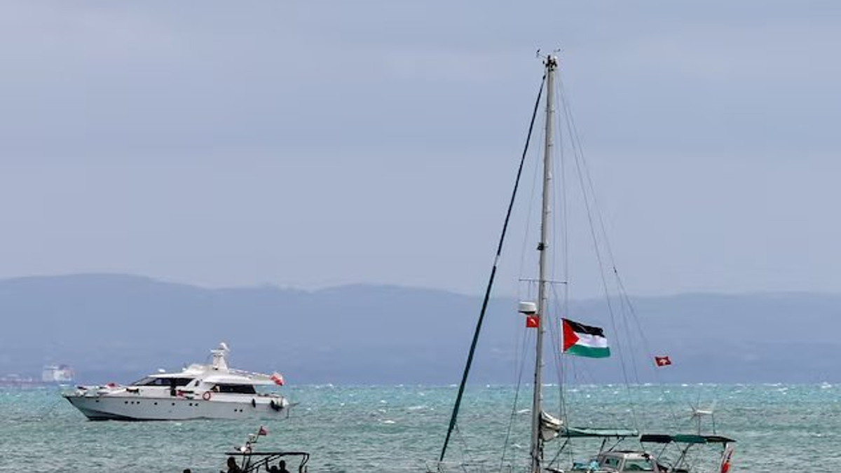 Sumud Filosu'nda tahliye operasyonu: Türkiye su alan teknedeki kişileri başarılı operasyonla kurtardı