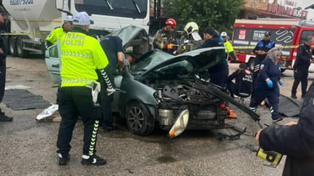 Ankara'da korkunç kaza! Otomobil, park halindeki tankere çarptı: 3 ölü, 2 yaralı