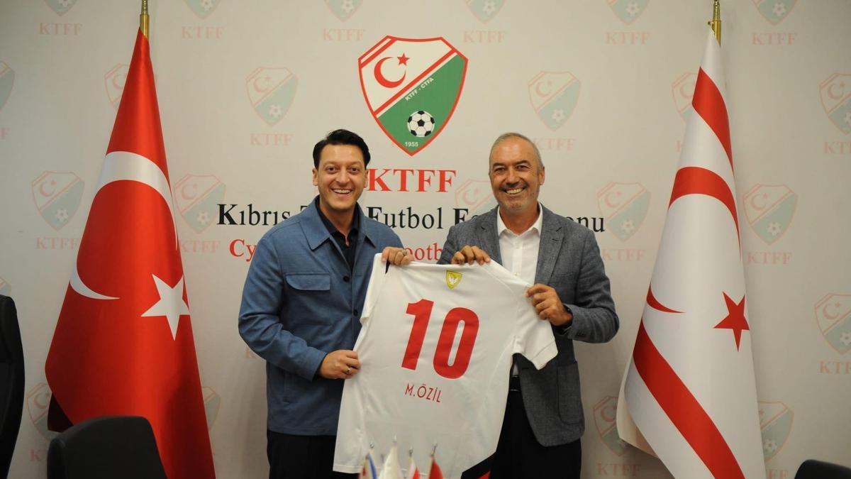 Mesut Özil, "KKTC'li sporculara uygulanan ambargo kaldırılmalı" çağrısında bulundu