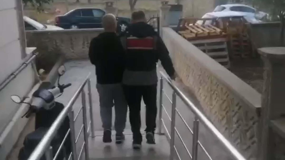 İzmir merkezli FETÖ operasyonu: 35 kişi tutuklandı