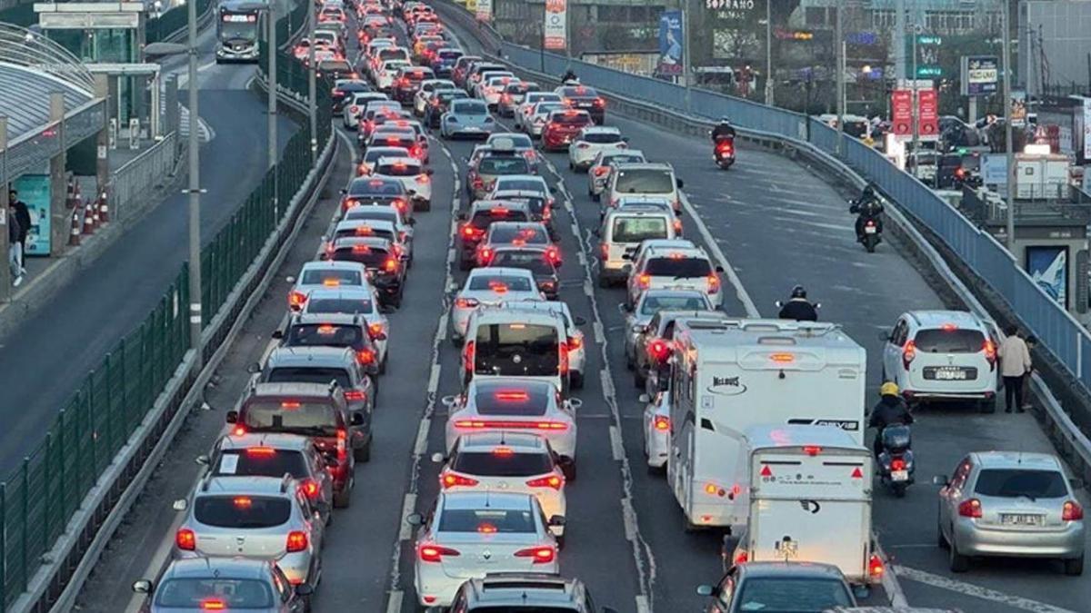 İstanbul'da trafik yoğunluğu yüzde 83'e ulaştı
