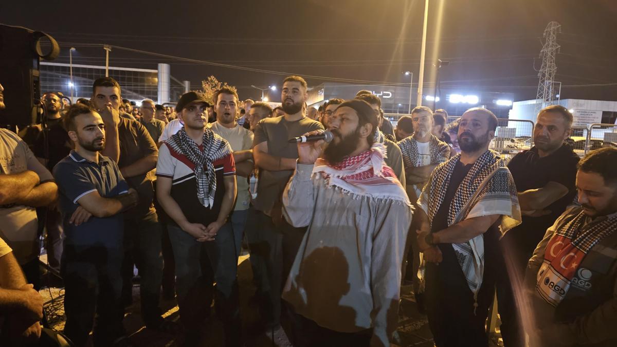 Adanada İsrail protestosu; ABD Konsolosluğu'na taşla saldırdılar