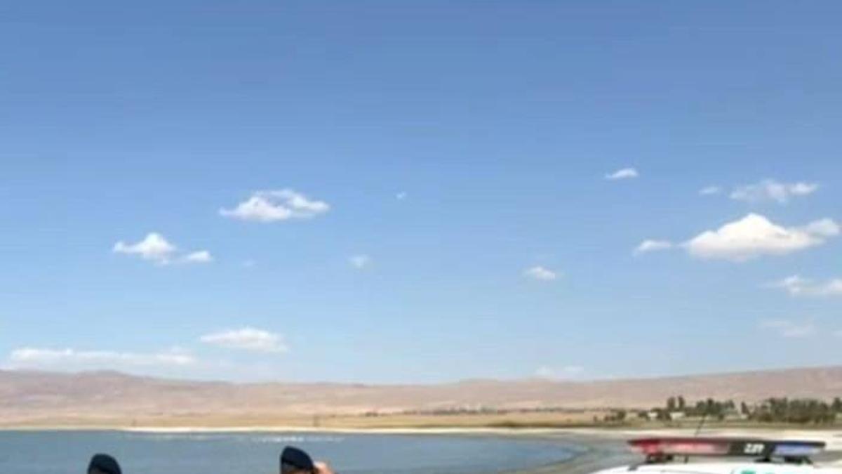 Van'da jandarma flamingo nöbetinde