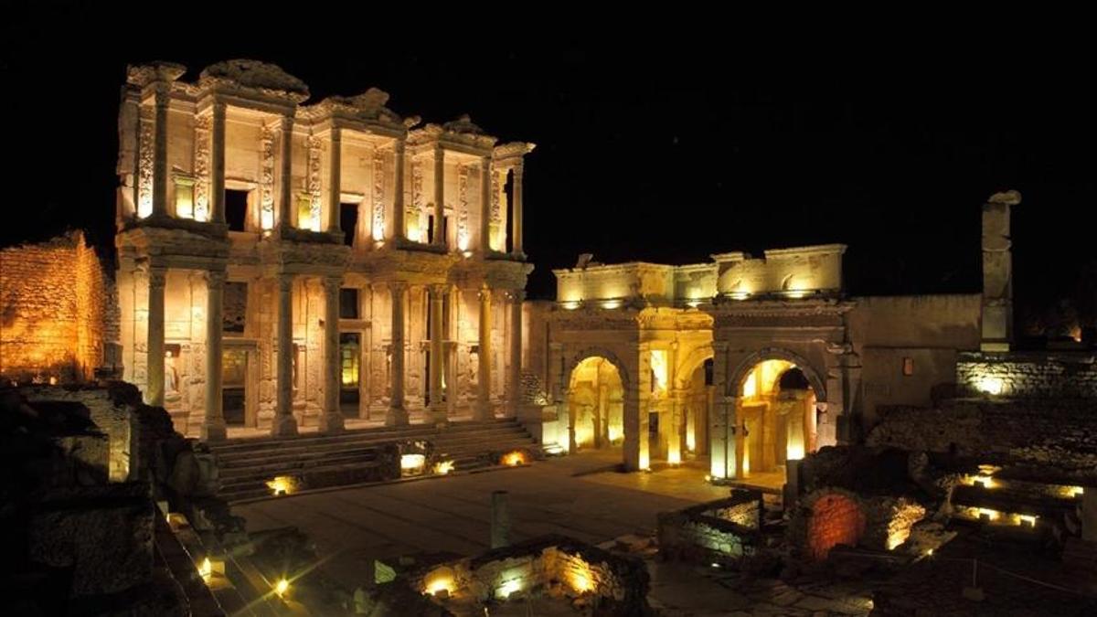 Efes, Side ve Galata Kulesi'ni gece ziyaret imkanı