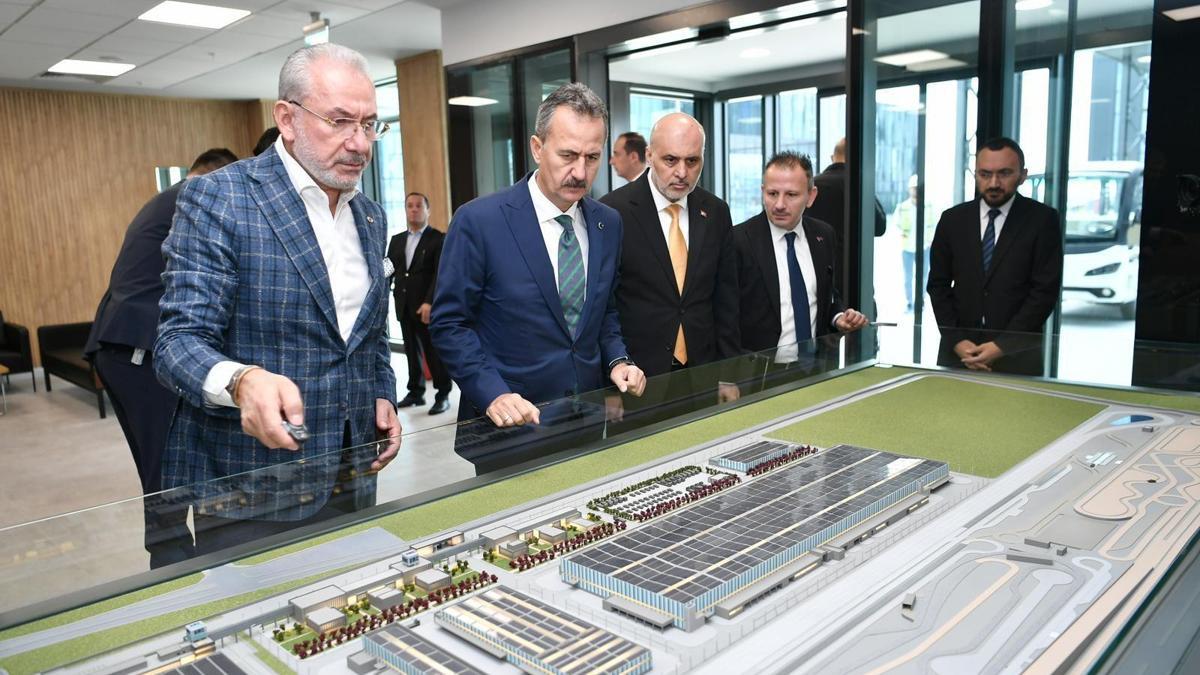 Savunma Sanayii Başkanı Görgün, ALTAY tankının üretim hazırlıklarını inceledi