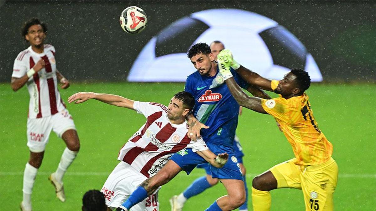Antalyaspor – Çaykur Rizespor karşılaşmasında 7 gol 1 kırmızı kart